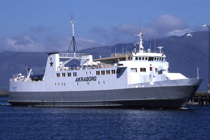 Entre 1984 y 1998 navegó con el nombre de “Akraborg”