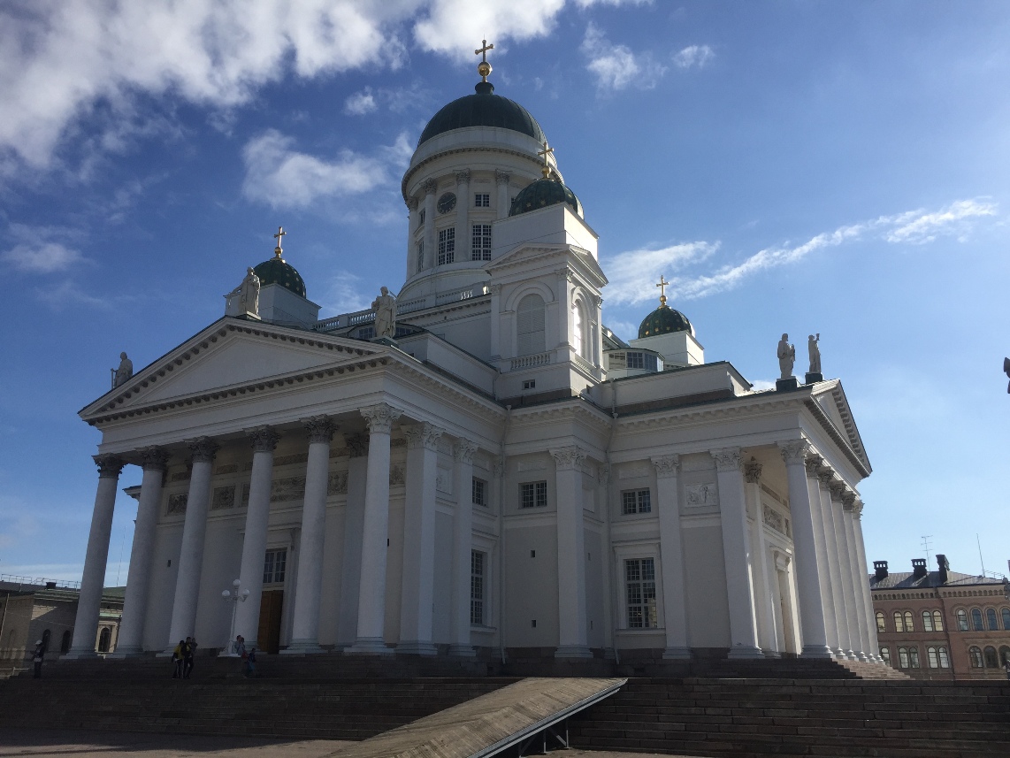 La catedral luterana de Helsinki es un edificio imponente y un icono nacional 
