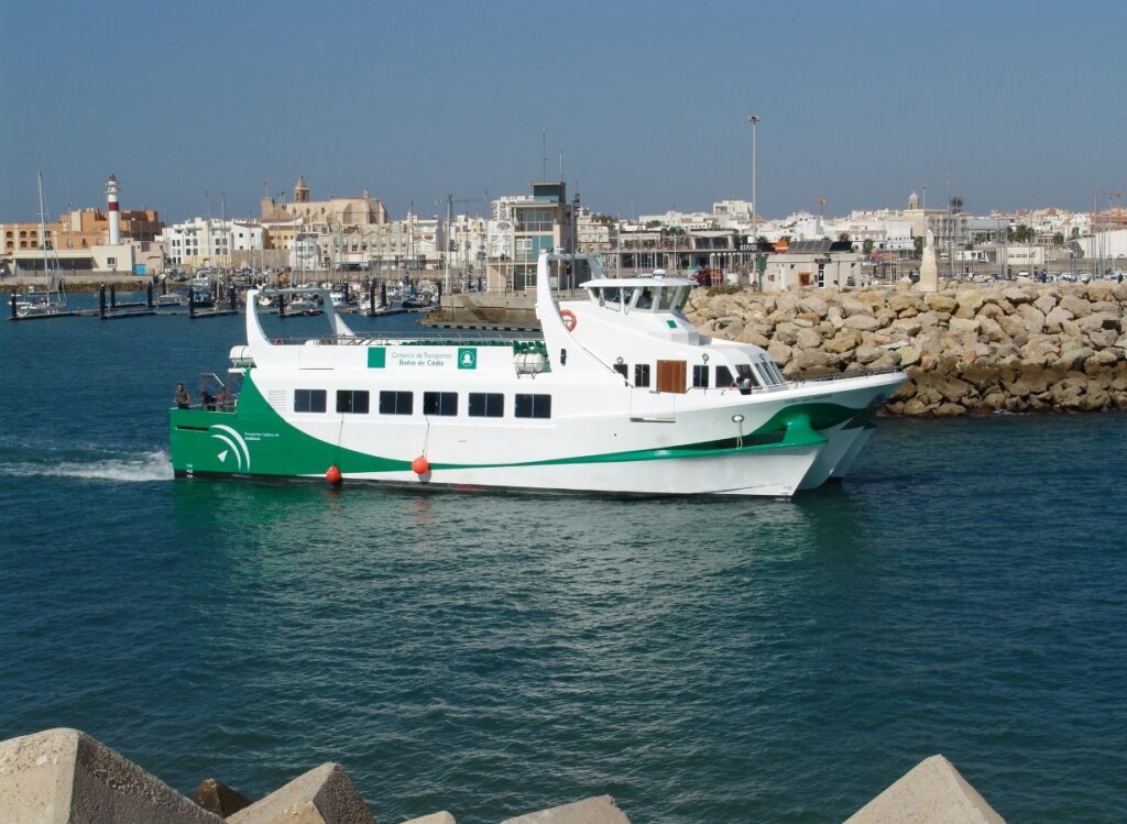 Diez años uniendo la bahía de Cádiz. Un servicio eficaz