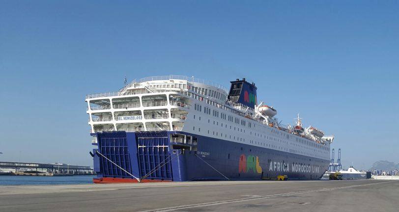 El ferry griego “El Venizelos” ya está en el puerto de Algeciras