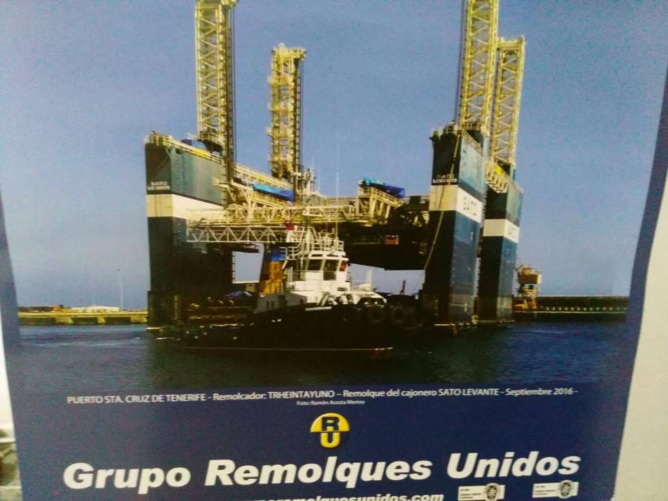 Una foto de Ramón Acosta Merino, portada del almanaque 2017 de Remolques Unidos