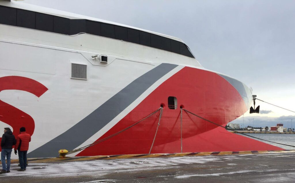 Naviera Armas estrena nueva imagen en el catamarán “Volcán de Teno”