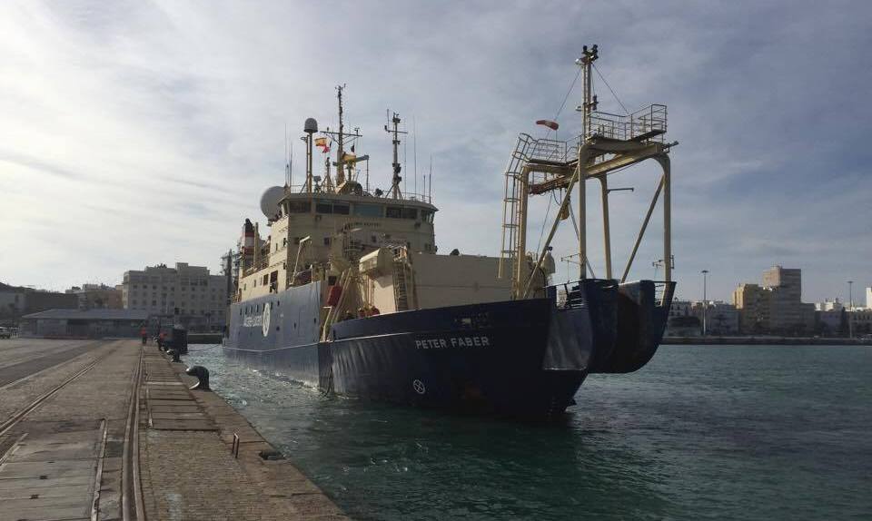 El buque cablero francés “Peter Faber”, en Cádiz