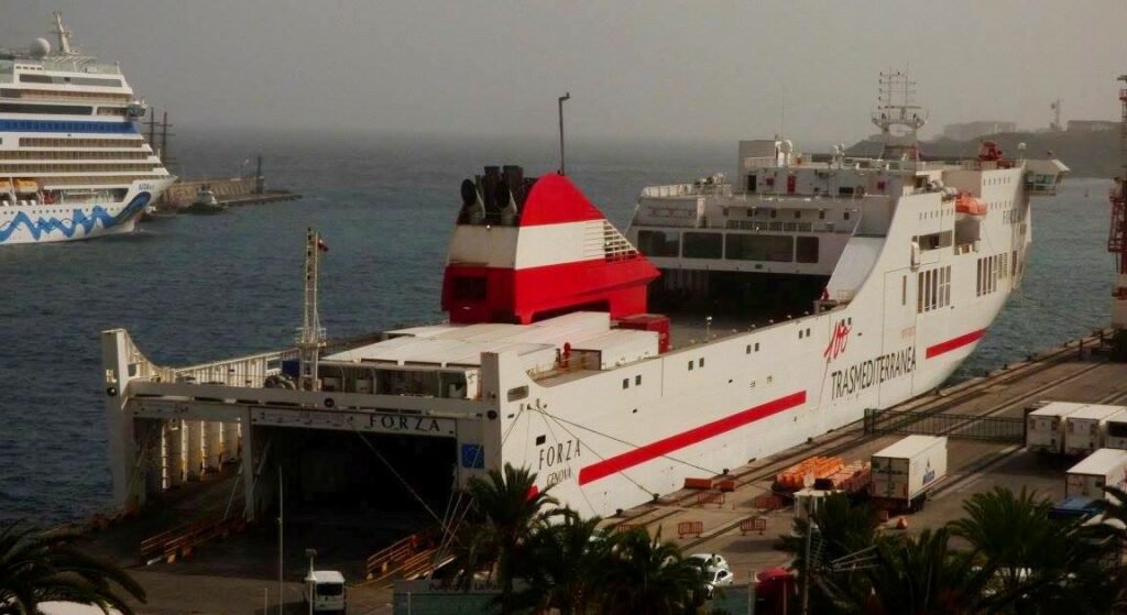 Estreno del buque “Forza” en la línea Cádiz-Canarias