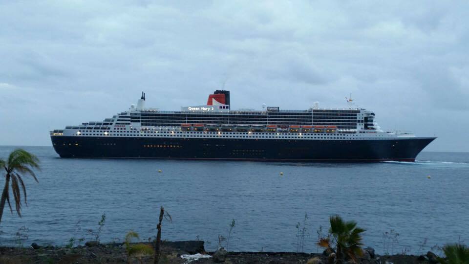 Maniobra de salida del buque "Queen Mary 2"