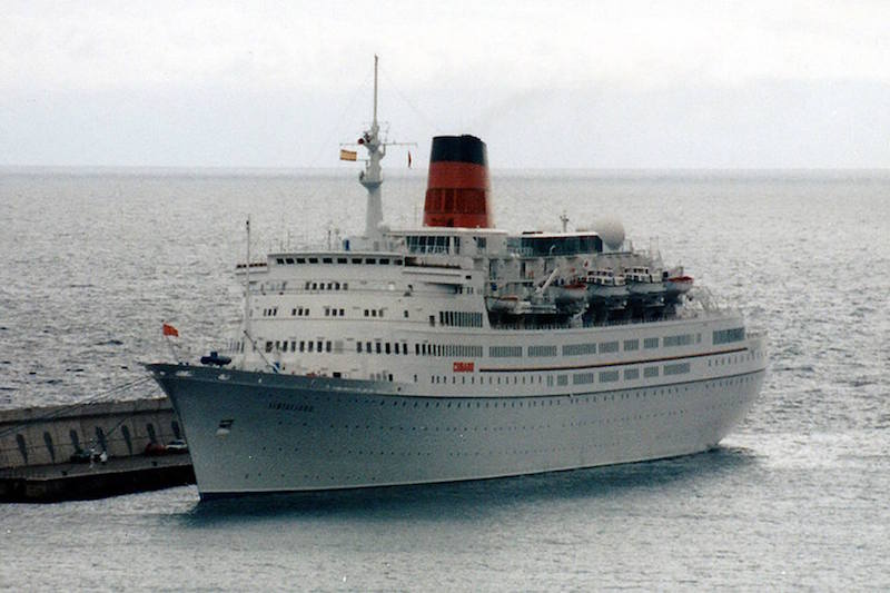 El elegante buque “Vistafjord”, camino del desguace