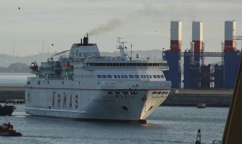 Navantia Carenas estrecha relaciones con Naviera Armas