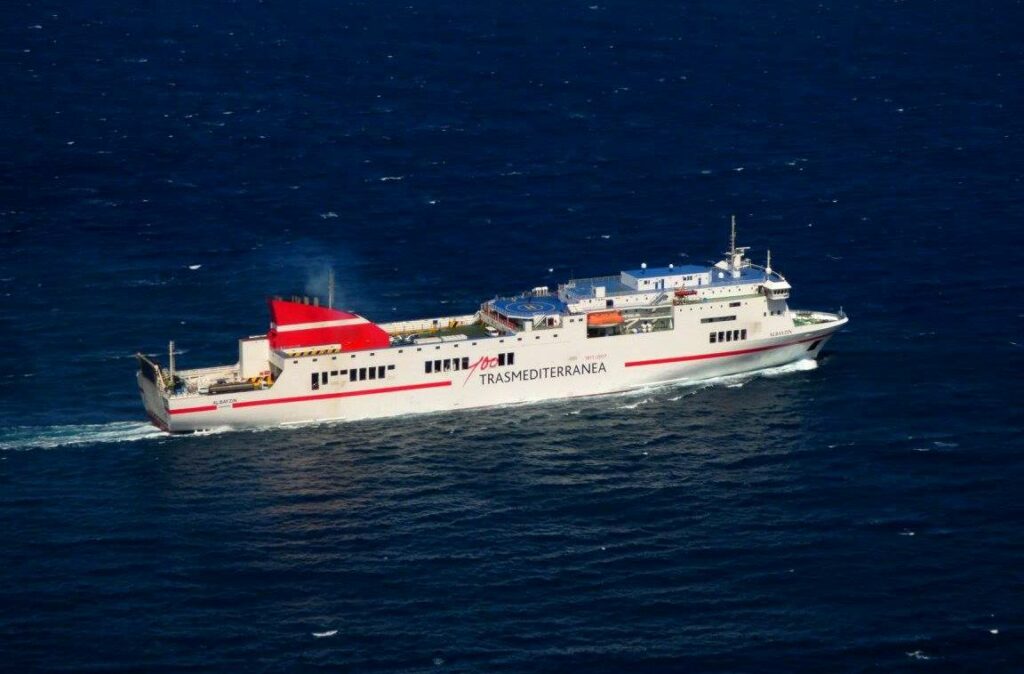 Resuelta la avería, el ferry “Albayzin” entra en línea
