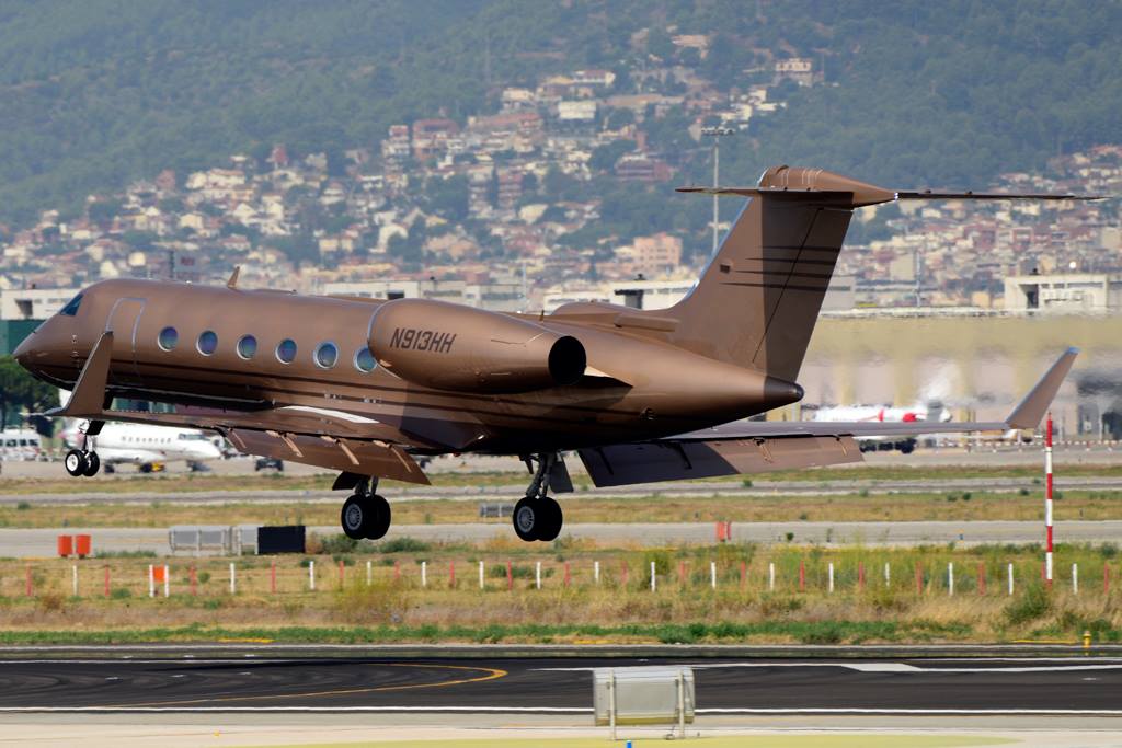 Bronce para Howard Hughes