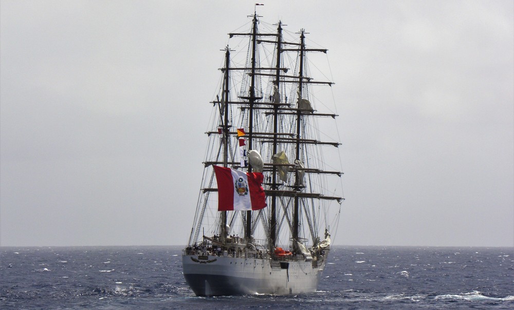 Tenerife despide al buque-escuela peruano “Unión”