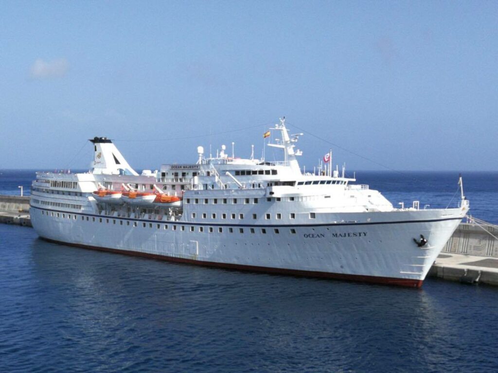 Escala del veterano “Ocean Majesty” en La Gomera