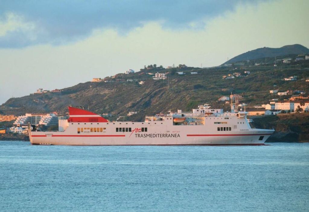 Trasmediterránea renueva el contrato en la línea Cádiz-Canarias