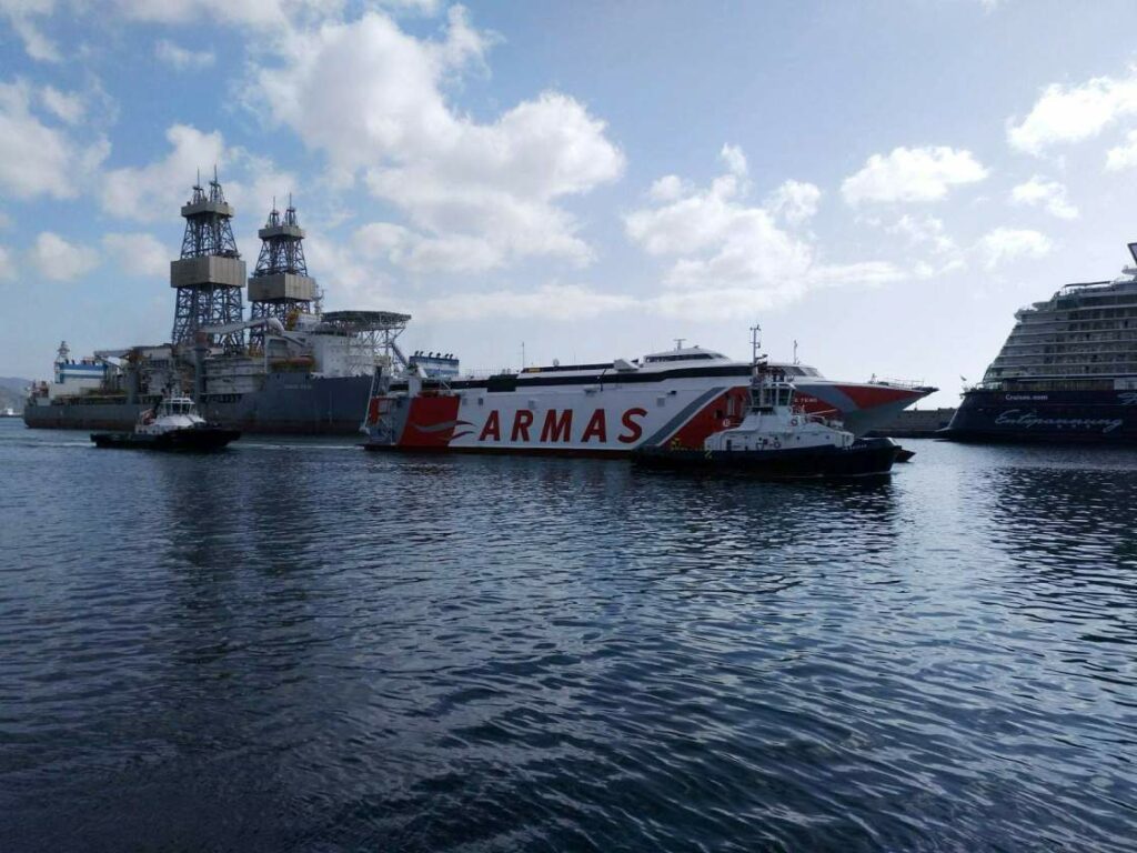 El catamarán “Volcán de Teno”, con problemas de propulsión