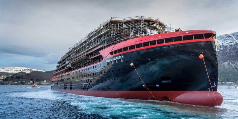 Botadura del primer buque híbrido de Hurtigruten