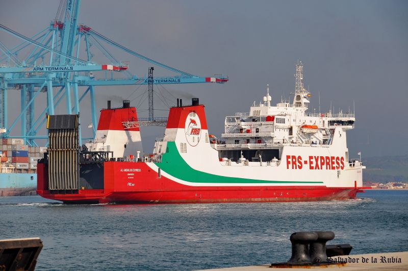 El buque “Al Andalus Express”, fletado por Naviera Armas