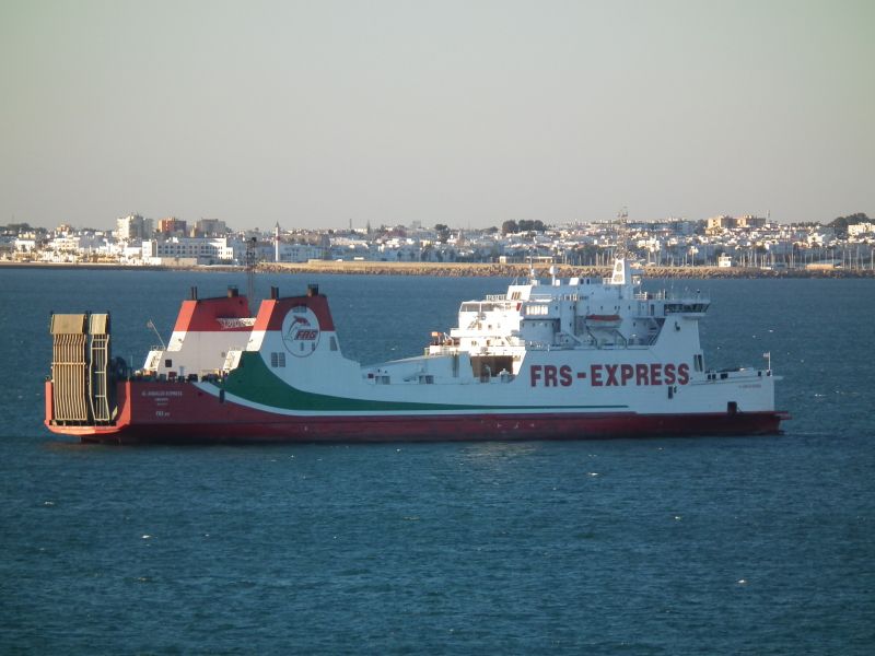 El ferry «Volcán de Taburiente» entra dos meses de varada