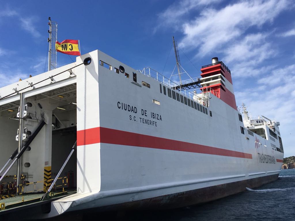 El buque “Ciudad de Ibiza” ya tiene bandera española