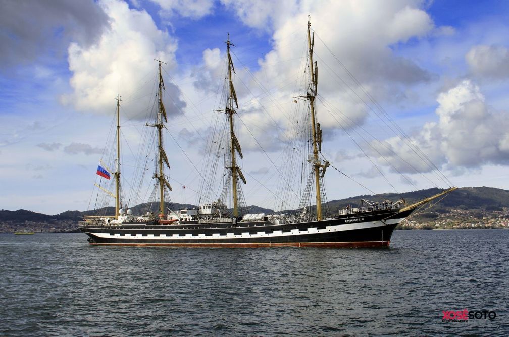 El histórico buque-escuela ruso “Kruzenshtern”, en Vigo