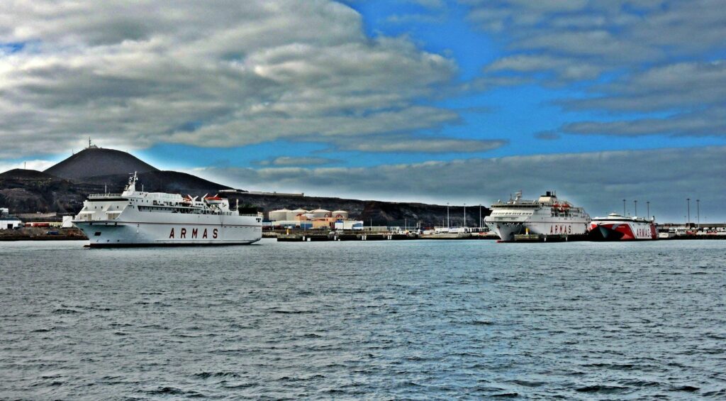 La línea de La Palma, atendida por el ferry “Volcán de Tauce”