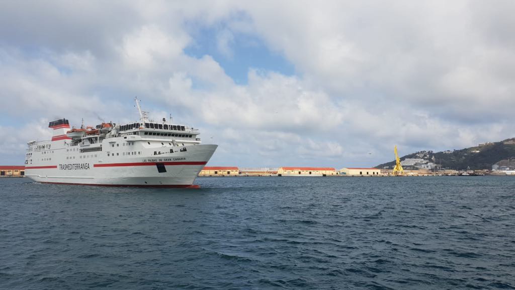 El buque “Las Palmas de Gran Canaria”, a la línea de Ceuta