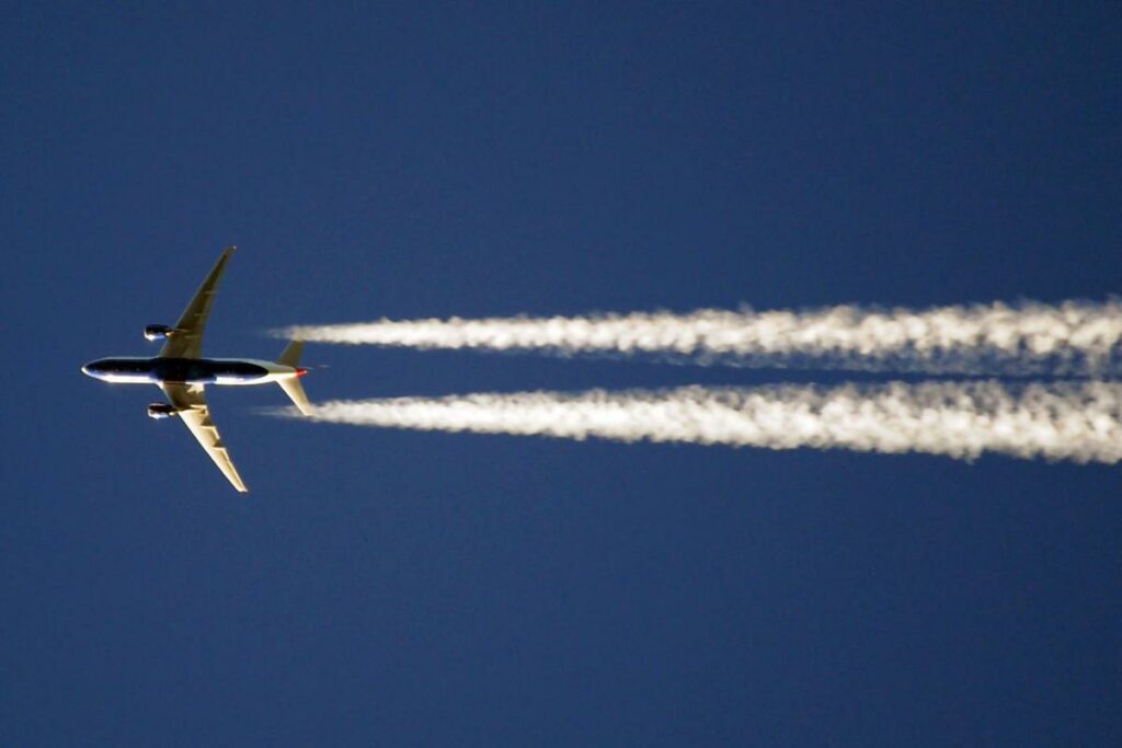 De las estelas de los aviones