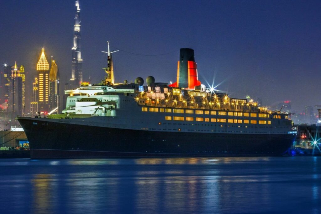 El buque “Queen Elizabeth 2” se estrena como hotel flotante