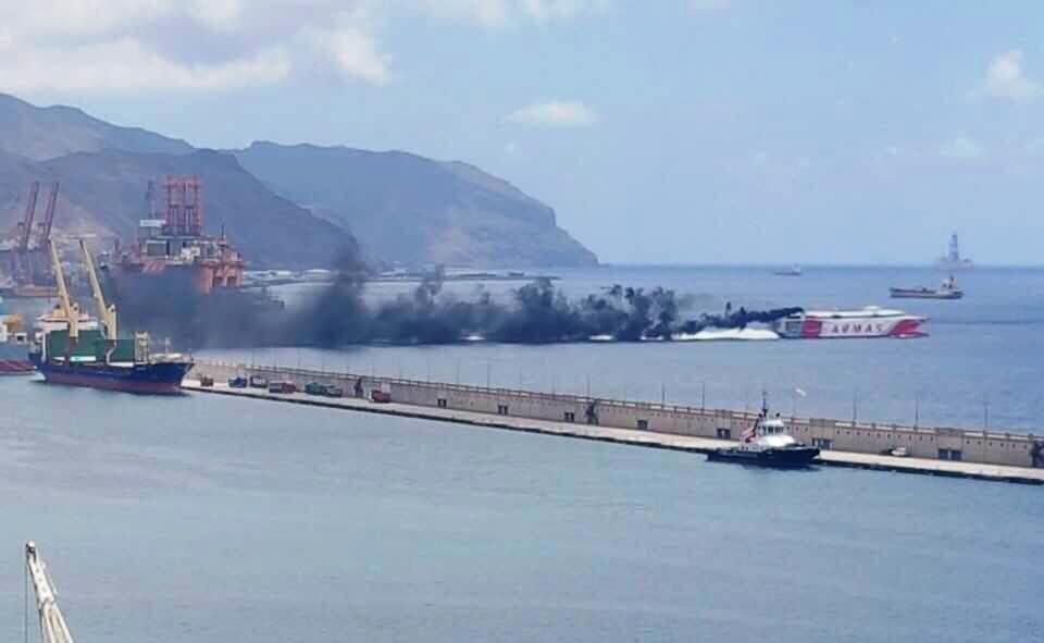 Los malos humos del catamarán “Volcán de Teno”
