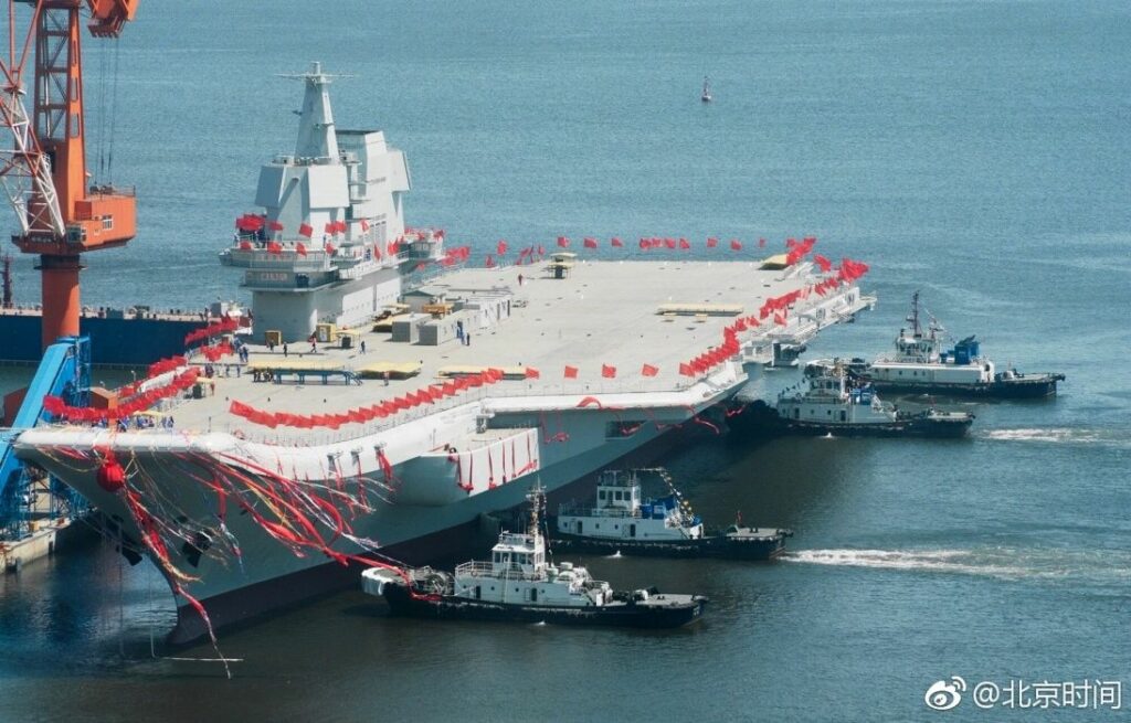 Sale a pruebas el primer portaaviones construido en China
