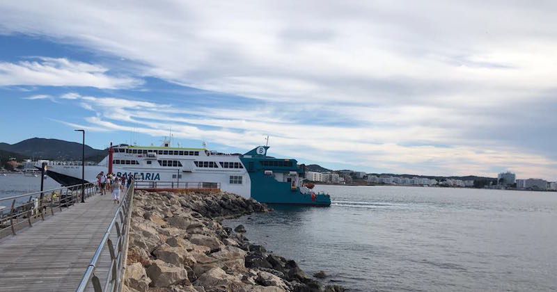 El catamarán “Pinar del Río” embarranca en Ibiza