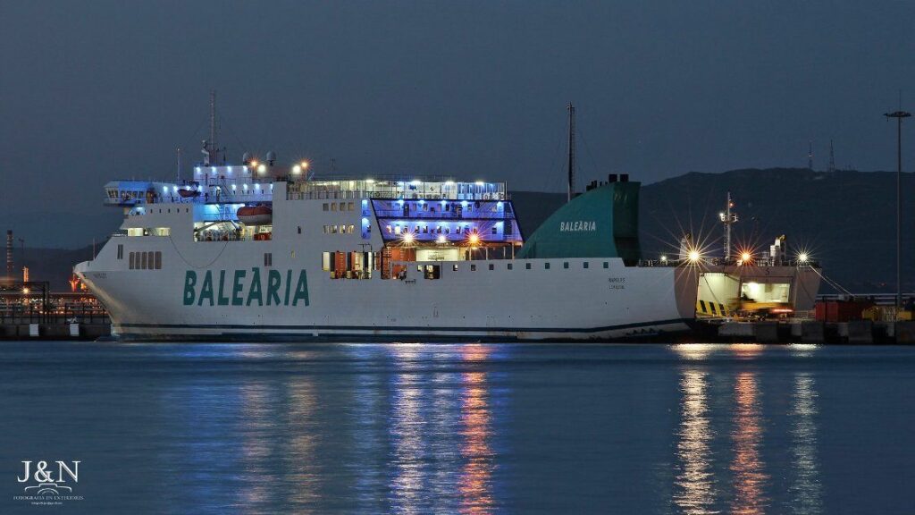 El puerto de Cádiz echa en falta la presencia de Balearia
