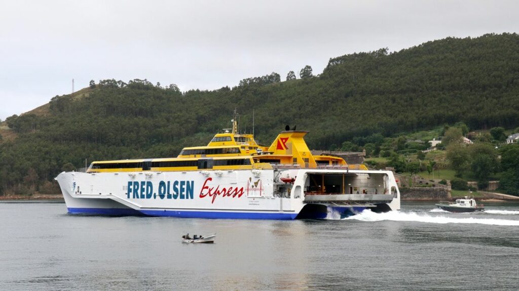 “Benchijigua Express” sale de Ferrol rumbo a Tenerife