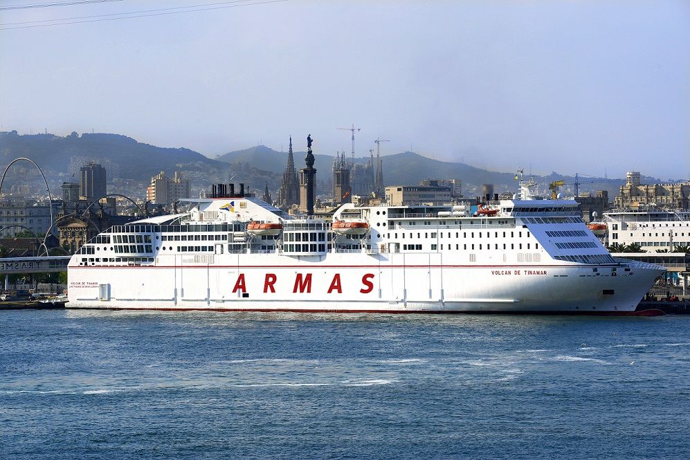 El ferry “Volcán de Tinamar”, presentado en Barcelona