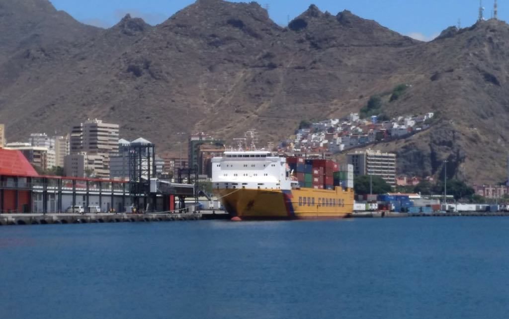 El buque “OPDR Canarias”, averiado, espera repuestos