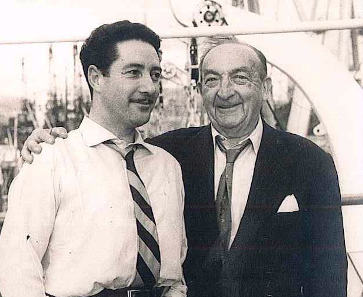 Zacarías Lecumberri con su sobrino Andoni Usparicha, a bordo de un barco