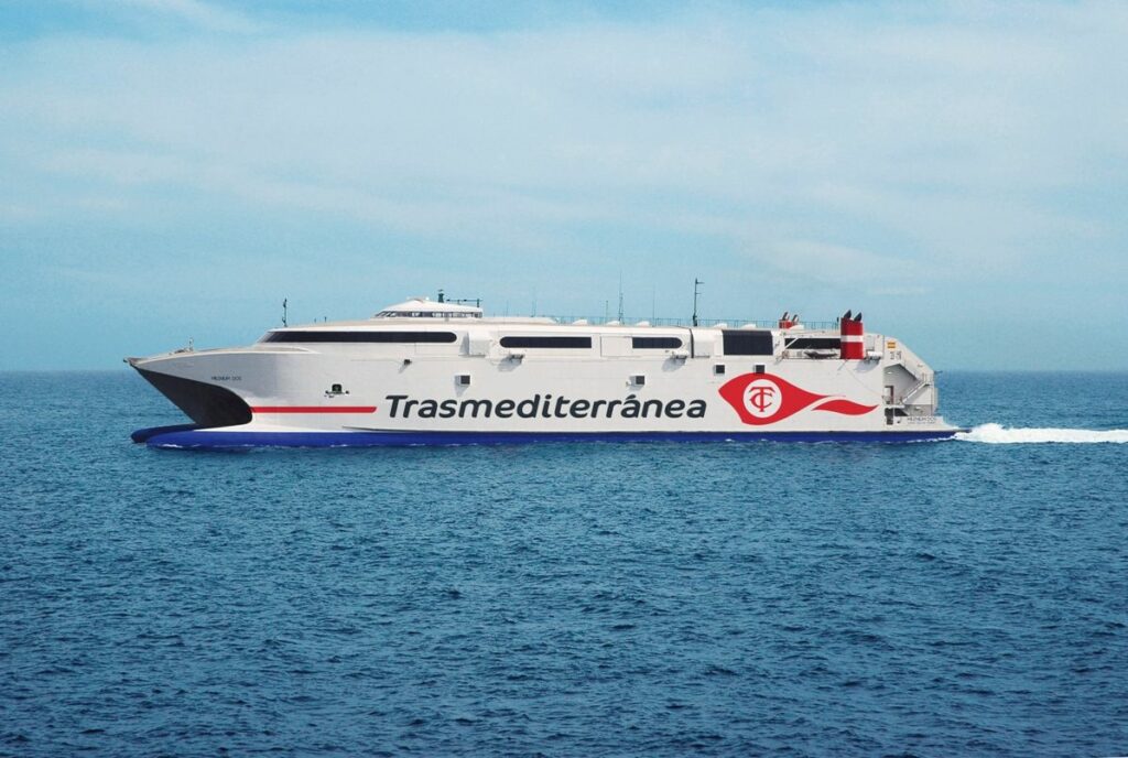 El catamarán “Milenium Dos”, a la línea Las Palmas-Tenerife