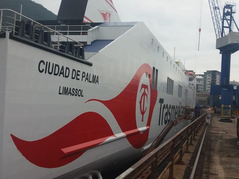 El buque “Ciudad de Palma” estrena la nueva imagen de Trasmediterránea