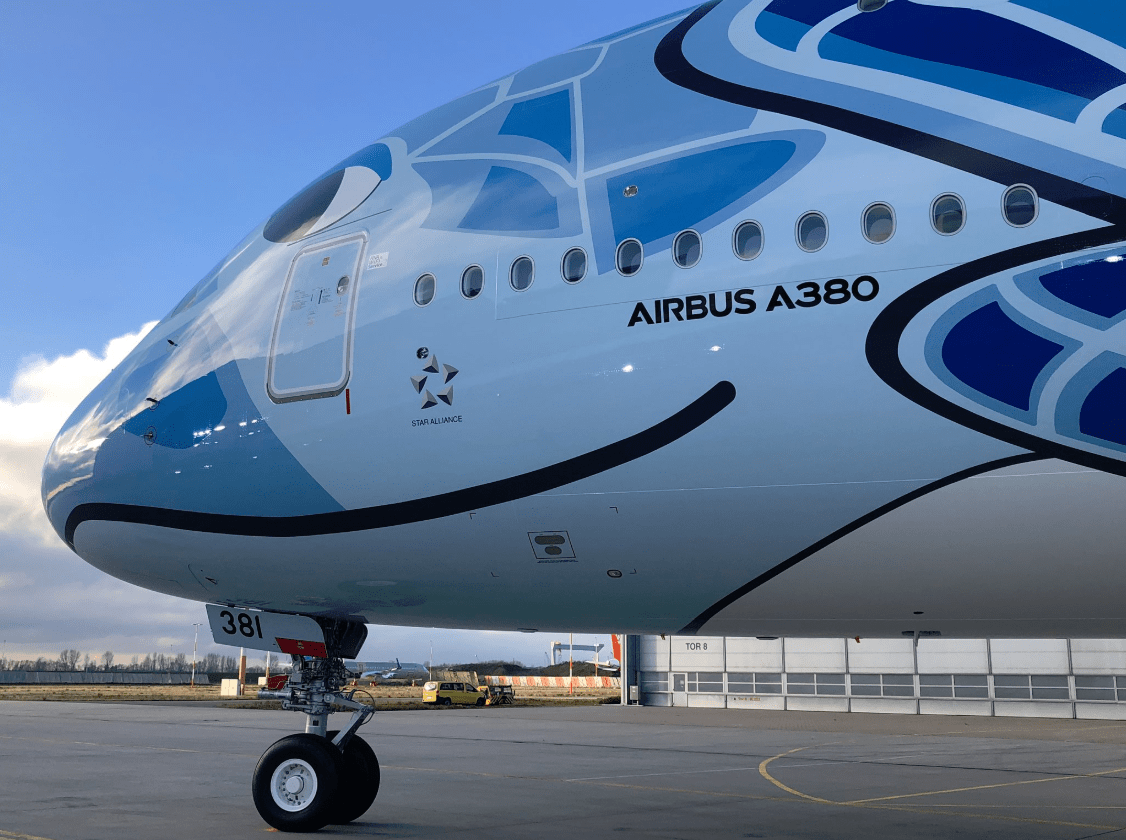 Detalle del morro del A380 de ANA y su peculiar librea