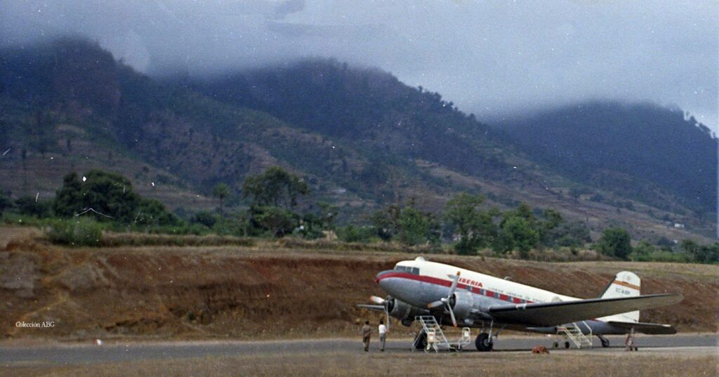 Cuando Iberia volaba en Douglas DC-3 a La Palma