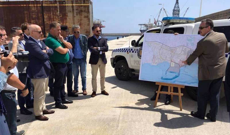 La comunidad portuaria visita el puerto de Granadilla