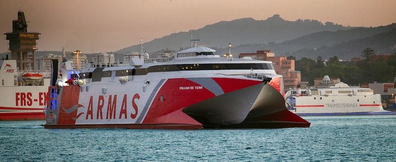 El catamarán “Volcán de Teno” cubre la línea Algeciras-Ceuta