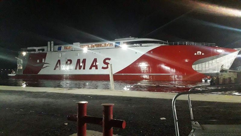 El catamarán "Volcán de Tagoro" flota por primera vez en aguas de Australia 