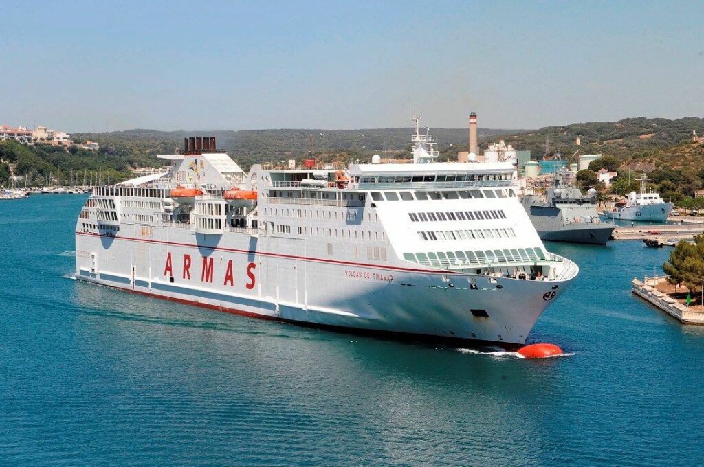 El ferry “Volcán de Tinamar”, a la línea Barcelona-Mahón