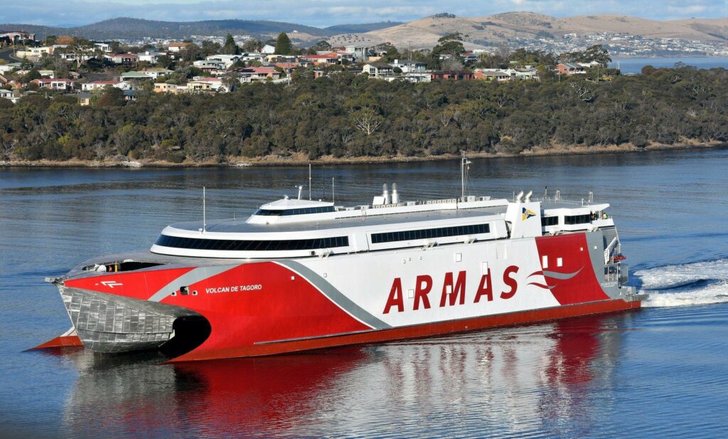 El catamarán “Volcán de Tagoro”, de escala en Auckland