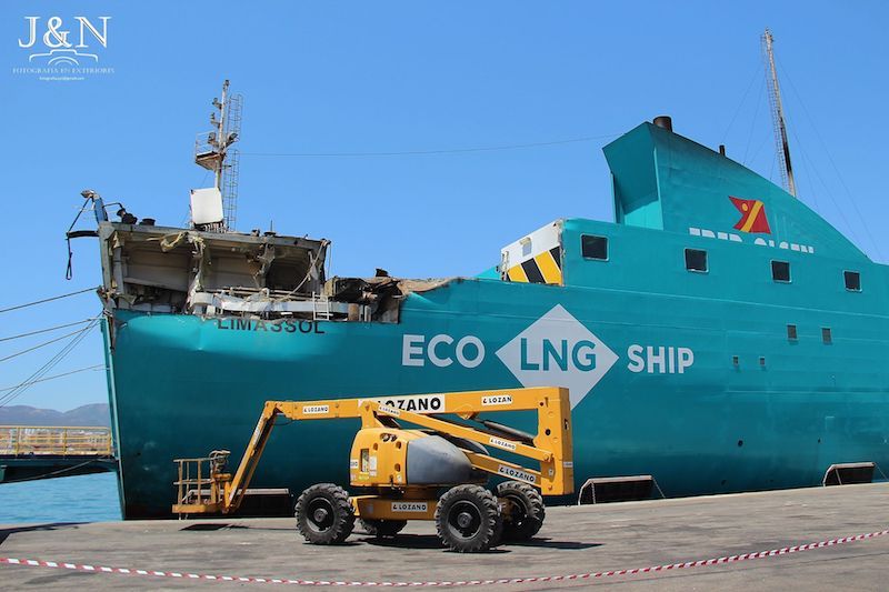Ya han empezado los trabajos de reparación de la zona afectada del buque "Nápoles" 