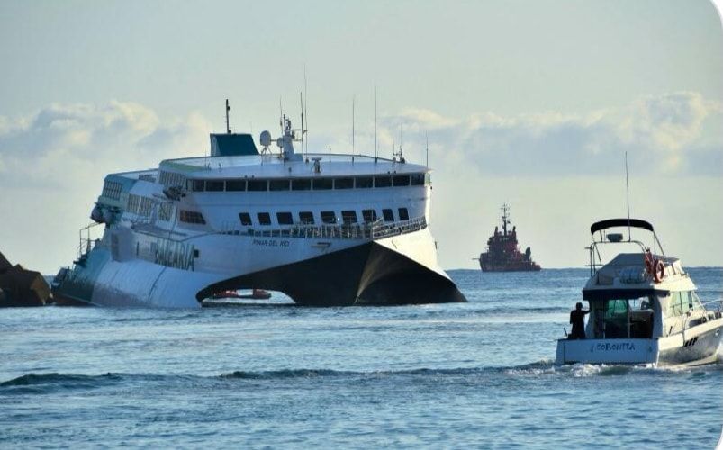 El catamarán “Pinar del Río”, pendiente de que sea reflotado