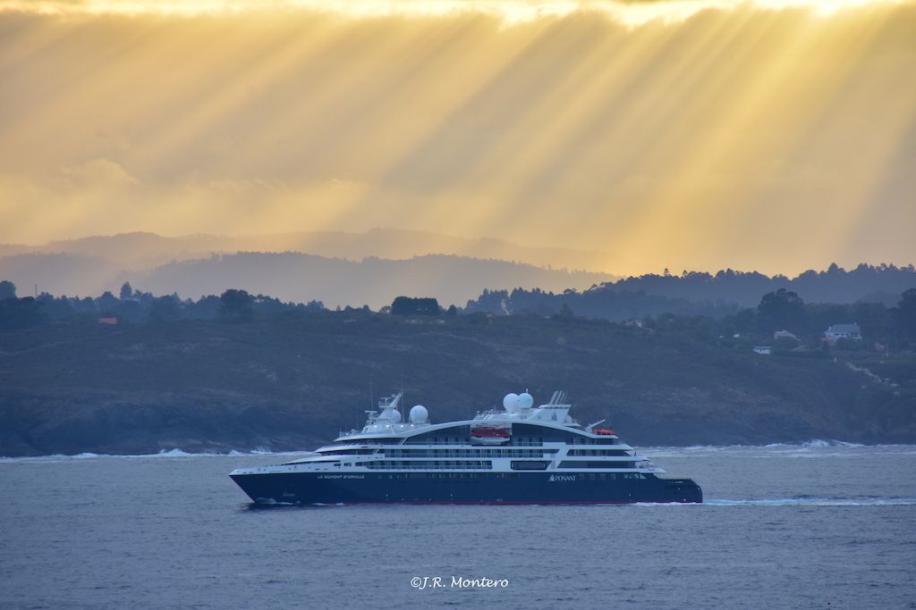 El buque de ultralujo “Le Dumont d’ Urville”, en A Coruña