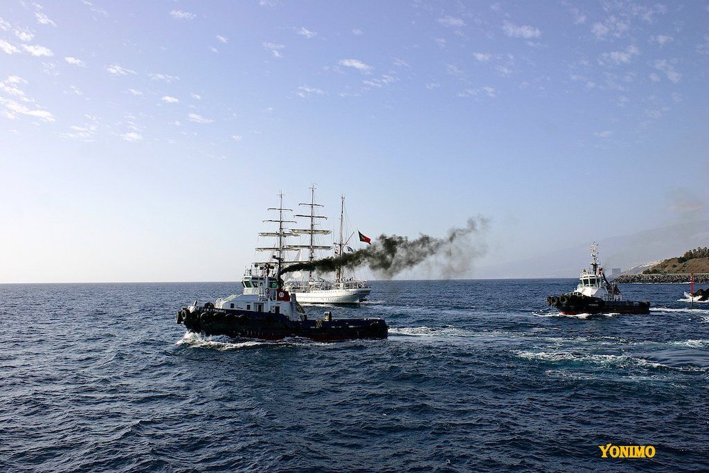 Los malos humos del remolcador “VB Tenerife”