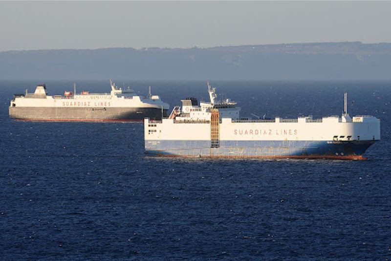 Dos rolones de Suardíaz, fondeados a órdenes en Ibiza