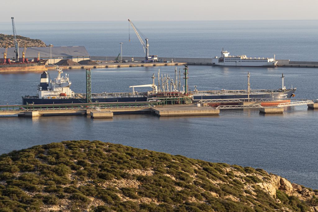 Repsol incrementa las importaciones de crudo de Venezuela Puente de Repsol incrementa las importaciones de crudo de Venezuela Puente de