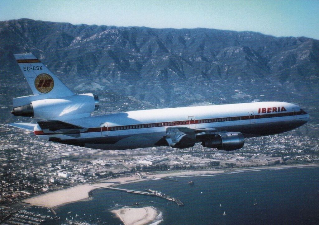 Homenaje de Iberia a la Cornisa Cantábrica en forma de DC-10